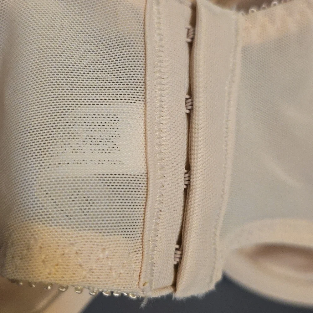 NWT Bali Minimizer Bra Women's‎ Satiny Cream Floral Underwire Adjustable Sz 40D
